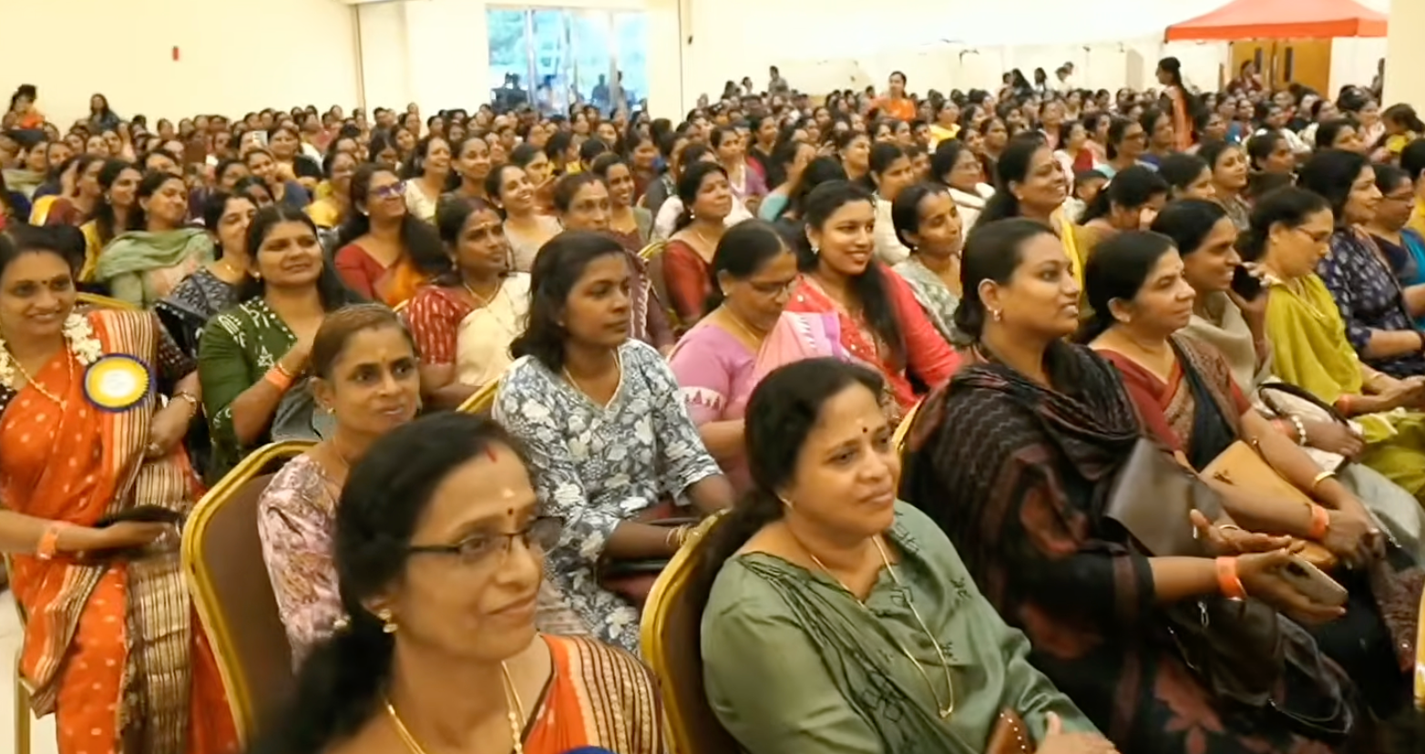 Large gathering of Drida women at a community event